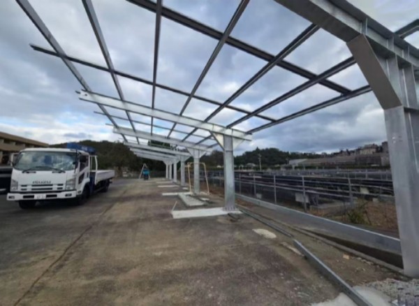 Častna energija: na novo definiramo neskončne možnosti solarnih nadstreškov