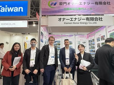 Češnje cvetijo na Japonskem in se vračajo z odliko