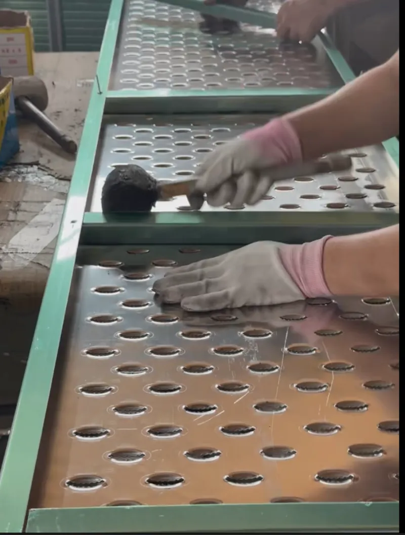 Aluminum Grip Strut Solar Roof Walkway