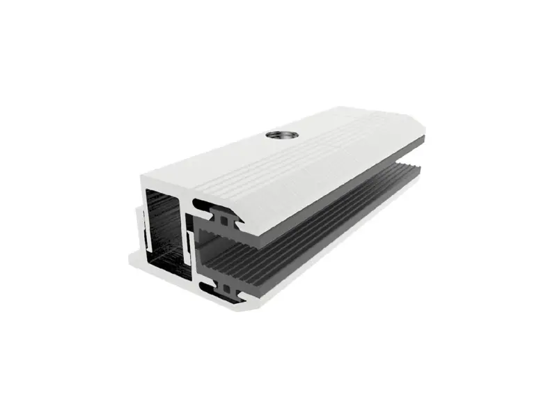 Solarna tankoplastna končna objemka